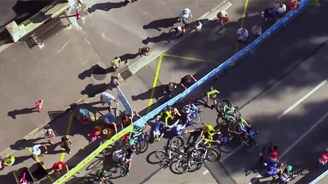 Tour: impresa Aru, vince la 5/a tappa