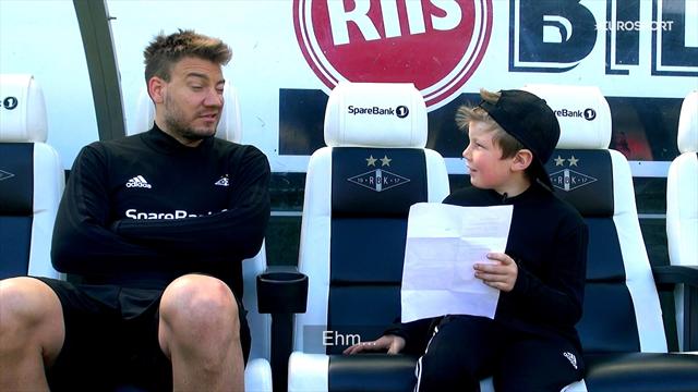Nicklas Bendtner avslører overraskende yrkesvalg i intervju med Oliver (9) Nicklas Bendtner avslører overraskende yrkesvalg i intervju med Oliver (9)