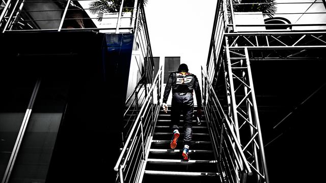 Red Bull disposé à revendre le contrat de Sainz à Renault