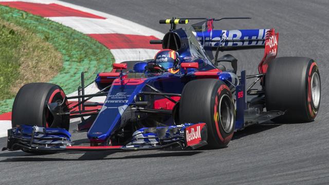 Sainz brilla en pleno pique con Red Bull, Alonso cumple y Bottas sorprende haciendo la pole