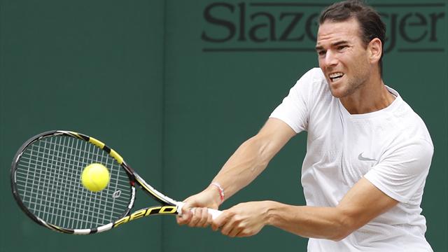 Federer, Djokovic enter third round at Wimbledon Federer, Djokovic enter third round at Wimbledon