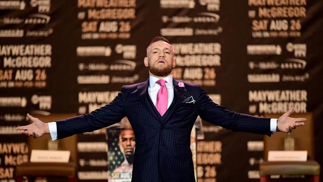 Фанат Макгрегора набил тату с надписями «**** you», скопировав его костюм