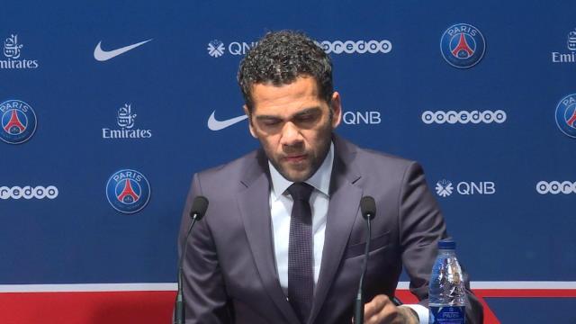 Dani Alves est désolé pour Guardiola : "S'il s'est senti lésé, je m'en excuse" Dani Alves est désolé pour Guardiola : "S'il s'est senti lésé, je m'en excuse"