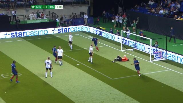 Candela, Pirès et les légendes tricolores ont fait le show mais s'inclinent face à l'Allemagne Candela, Pirès et les légendes tricolores ont fait le show mais s'inclinent face à l'Allemagne