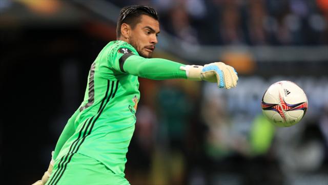 Sergio Romero signs new contract at Manchester United