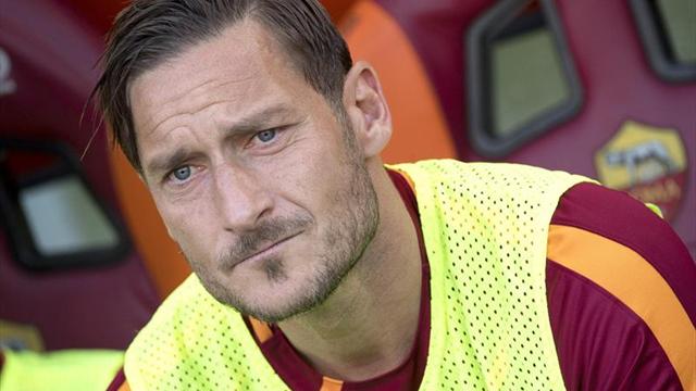 Totti anuncia que empezará una nueva carrera como directivo del Roma