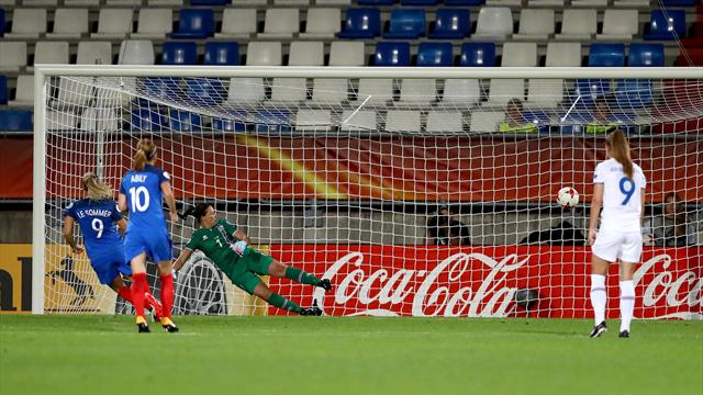 La frustration puis la délivrance : les Bleues sont finalement bien rentrées dans leur Euro