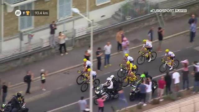 Tour de France 2017: inizia la festa del Team Sky, brindisi in testa al gruppo Tour de France 2017: inizia la festa del Team Sky, brindisi in testa al gruppo
