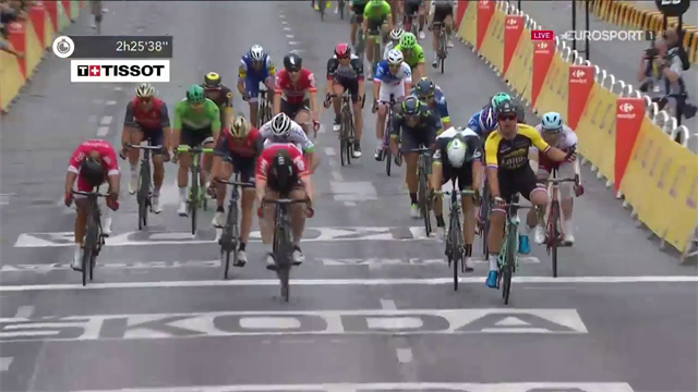 Dylan Groenewegen vince a Parigi, Froome splendido quarto giallo Dylan Groenewegen vince a Parigi, Froome splendido quarto giallo