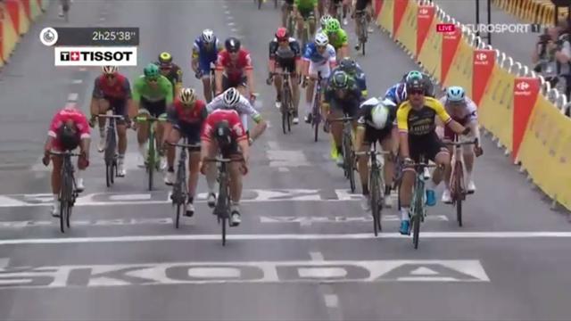 Groenewegen springs sprint surprise on Champs-Elysees, Froome clinches win Groenewegen springs sprint surprise on Champs-Elysees, Froome clinches win
