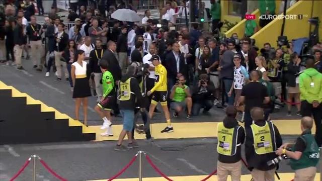 Chris Froome mounts podium for anthem Chris Froome mounts podium for anthem