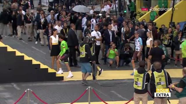 Il podio del Tour de France: "God the save the Queen" in onore di Froome Il podio del Tour de France: "God the save the Queen" in onore di Froome