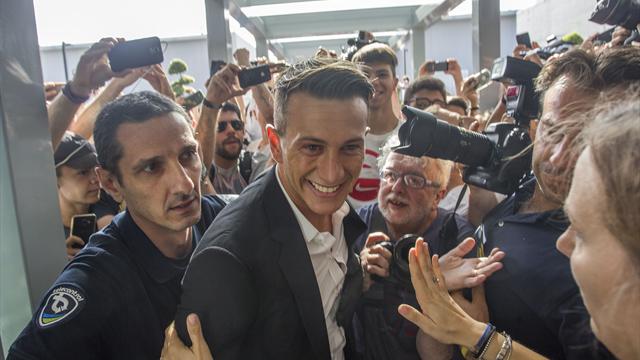 YouTube, Federico Bernardeschi: bagno di folla allo Juventus-Medical