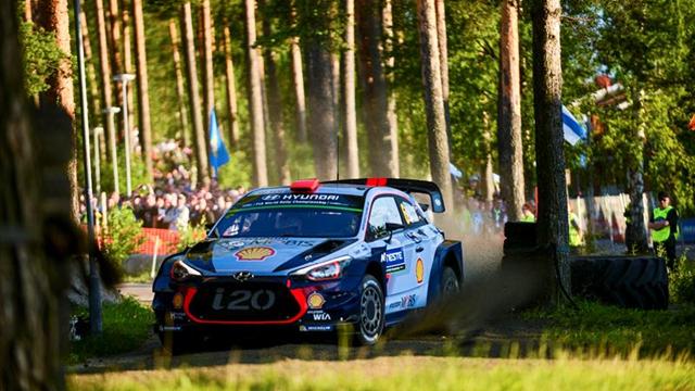 Ogier abandona y Neuville acecha; Lappi se coloca líder de la prueba