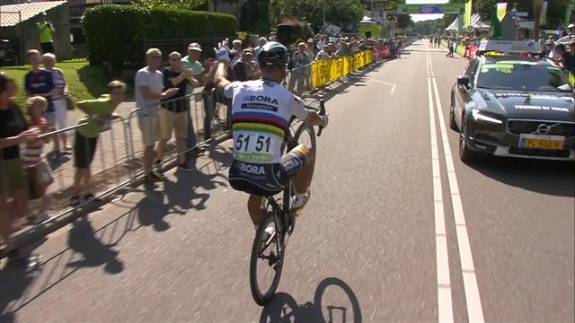 Sagan festeggia a modo suo dopo la vittoria nella prima tappa del BinckBank Tour Sagan festeggia a modo suo dopo la vittoria nella prima tappa del BinckBank Tour