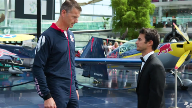 Pedrosa come James Bond: arriva dal cielo sul Red Bull Ring Pedrosa come James Bond: arriva dal cielo sul Red Bull Ring