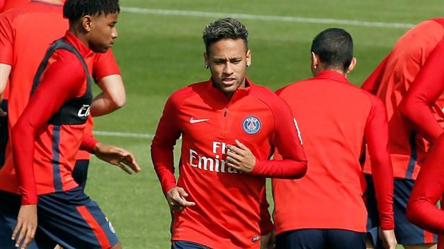 Presidente de Francia contento por llegada del brasileño al PSG — Neymar Presidente de Francia contento por llegada del brasileño al PSG — Neymar