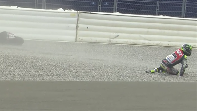 Déjà froissé aux vertèbres, Crutchlow a encore perdu le contrôle Déjà froissé aux vertèbres, Crutchlow a encore perdu le contrôle