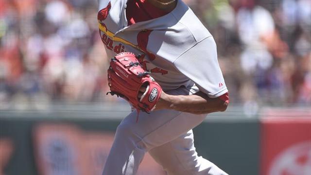 6-5. Martínez domina desde la lomita a los Bravos