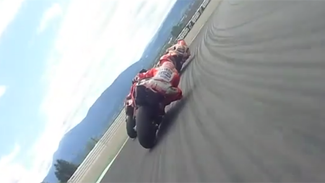 Du départ musclé de Rossi à la dernière attaque de Marquez : la course comme si vous y étiez Du départ musclé de Rossi à la dernière attaque de Marquez : la course comme si vous y étiez