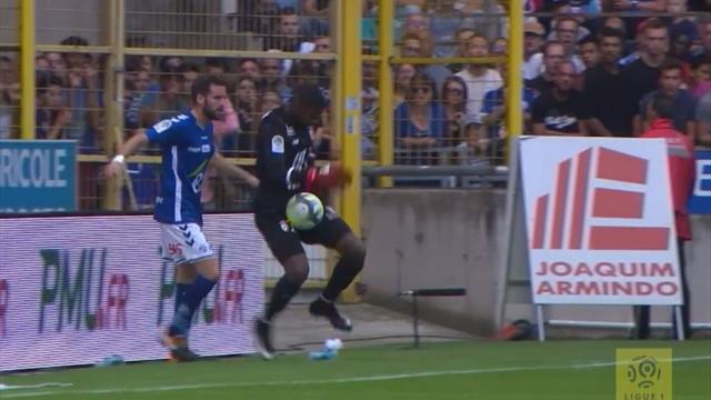 Zwei Feldspieler im Tor: Keeper-Ausraster leitet Lilles Pleite ein Zwei Feldspieler im Tor: Keeper-Ausraster leitet Lilles Pleite ein