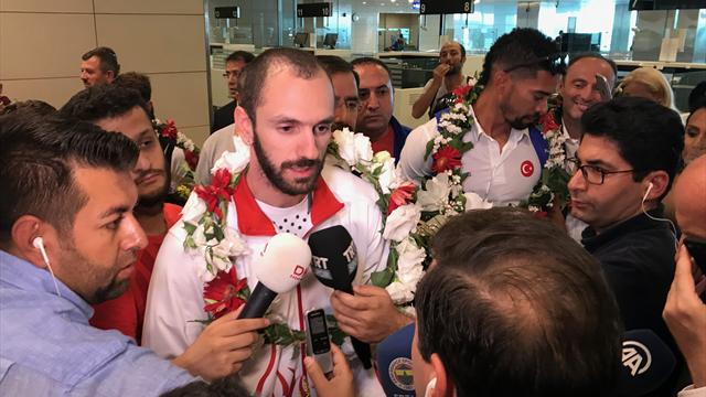 Ramil Guliyev ve Londra kafilesi yurda döndü