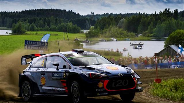 Neuville y Ogier pugnan por el liderato en Alemania