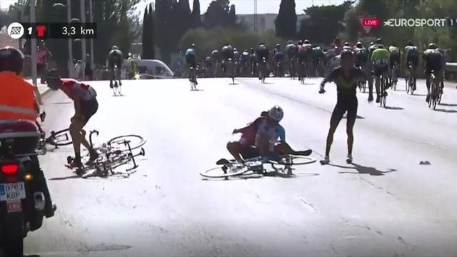 La Vuelta 2017: Fea y decisiva caída a falta de tres kilómetros para meta La Vuelta 2017: Fea y decisiva caída a falta de tres kilómetros para meta