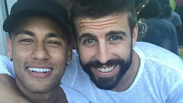 Même Neymar et Messi se mettent à troller Piqué avec son fameux “se queda”