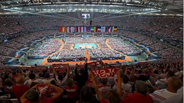 Devant 65 000 fans, la Pologne a été douchée d'entrée par la Serbie