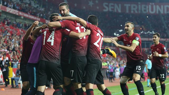 Türkiye-İzlanda maçının biletleri bir saatte tükendi