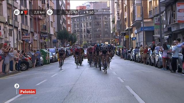Contador shakes hands with Froome 2km from finish Contador shakes hands with Froome 2km from finish