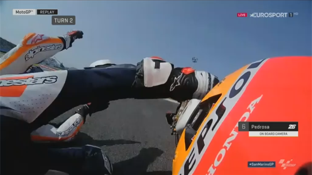 Sturz aus der Fahrerperspektive: Hier erwischt es Pedrosa Sturz aus der Fahrerperspektive: Hier erwischt es Pedrosa