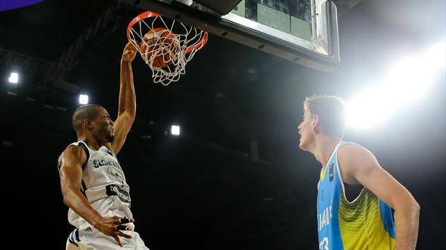 İlk çeyrek finalist Slovenya
