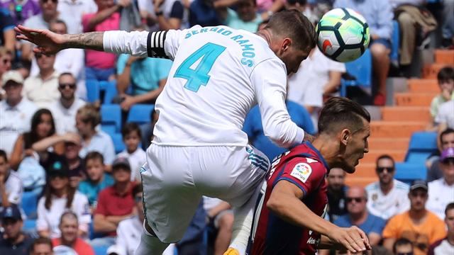 La polémica: El Levante reclama falta en el gol del Madrid y Theo, penalti en el área granota