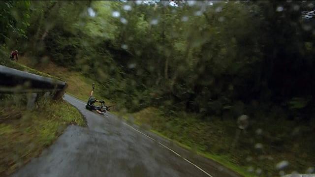 Soler crashes out in the lead on slippy corner Soler crashes out in the lead on slippy corner