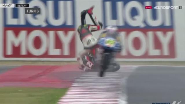 Rolle vorwärts! Moto3-Pilot Bezzecchi kracht auf die Strecke Rolle vorwärts! Moto3-Pilot Bezzecchi kracht auf die Strecke
