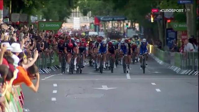 Froome makes unexpected dart at intermediate sprint Froome makes unexpected dart at intermediate sprint