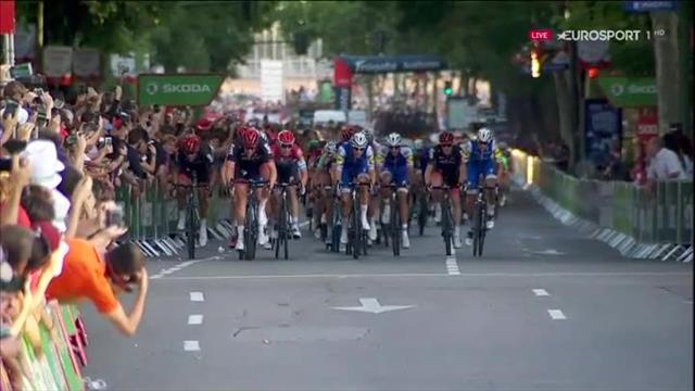 La Vuelta 2017: Insaciable Froome, luchó hasta por los puntos del esprint intermedio La Vuelta 2017: Insaciable Froome, luchó hasta por los puntos del esprint intermedio