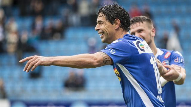 Se Carlos Grossmüller og Sandefjord ydmyke Viking. Se Carlos Grossmüller og Sandefjord ydmyke Viking.