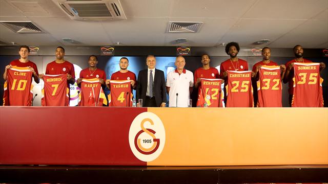 Galatasaray Odeabank yeni transferlerini basına tanıttı
