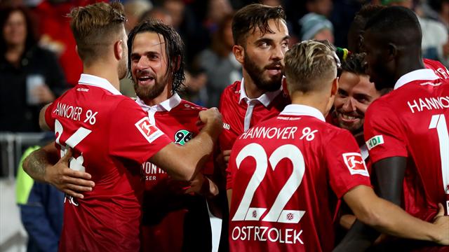 Hannover top the Bundesliga after easy win over Hamburg