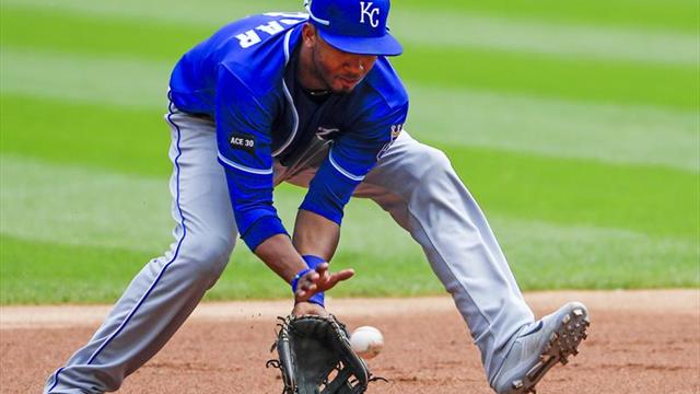 4-3. Escobar, Moss y los Reales ponen fin a la racha triunfal de los Indios