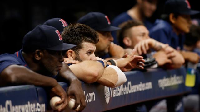I Boston Red Sox "rubano" schemi con l'Apple Watch: ecco la multa
