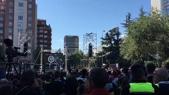 El aplauso multitudinario como homenaje para despedir al 12+1 El aplauso multitudinario como homenaje para despedir al 12+1