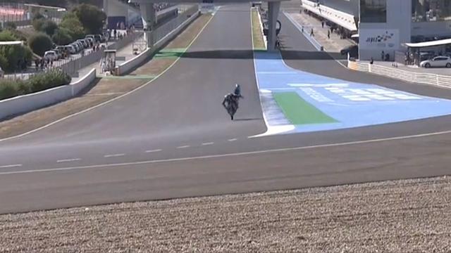 Salto et moto qui lui retombe sur la jambe : la grosse frayeur de Garcia Salto et moto qui lui retombe sur la jambe : la grosse frayeur de Garcia