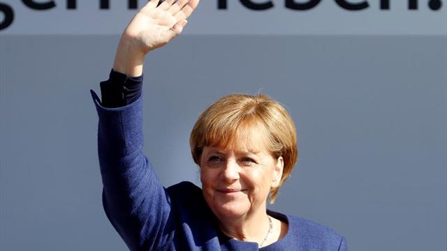 Merkel afronta los comicios generales como "un partido de fútbol decisivo"