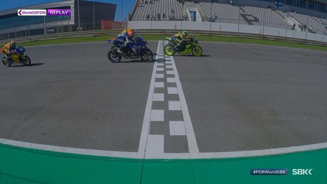 Ana Carrasco hace historia, primera mujer en ganar una carrera de un Mundial de motociclismo Ana Carrasco hace historia, primera mujer en ganar una carrera de un Mundial de motociclismo