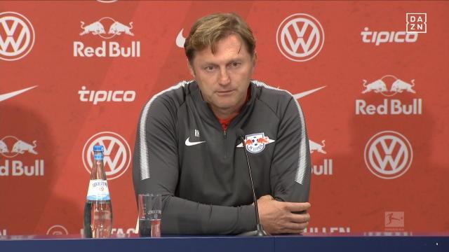 Hasenhüttl führt Strafenkatalog auf der Pressekonferenz ein Hasenhüttl führt Strafenkatalog auf der Pressekonferenz ein