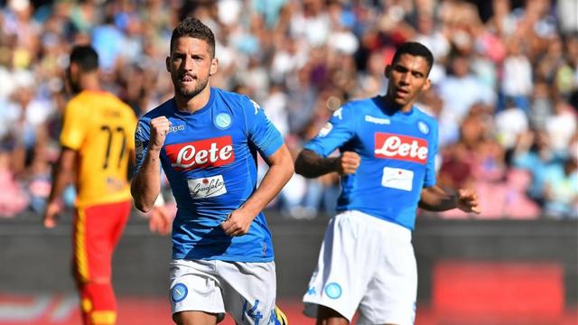 Napoli, la Champions è dimenticata: roboante 6-0 al Benevento, tripletta per Mertens